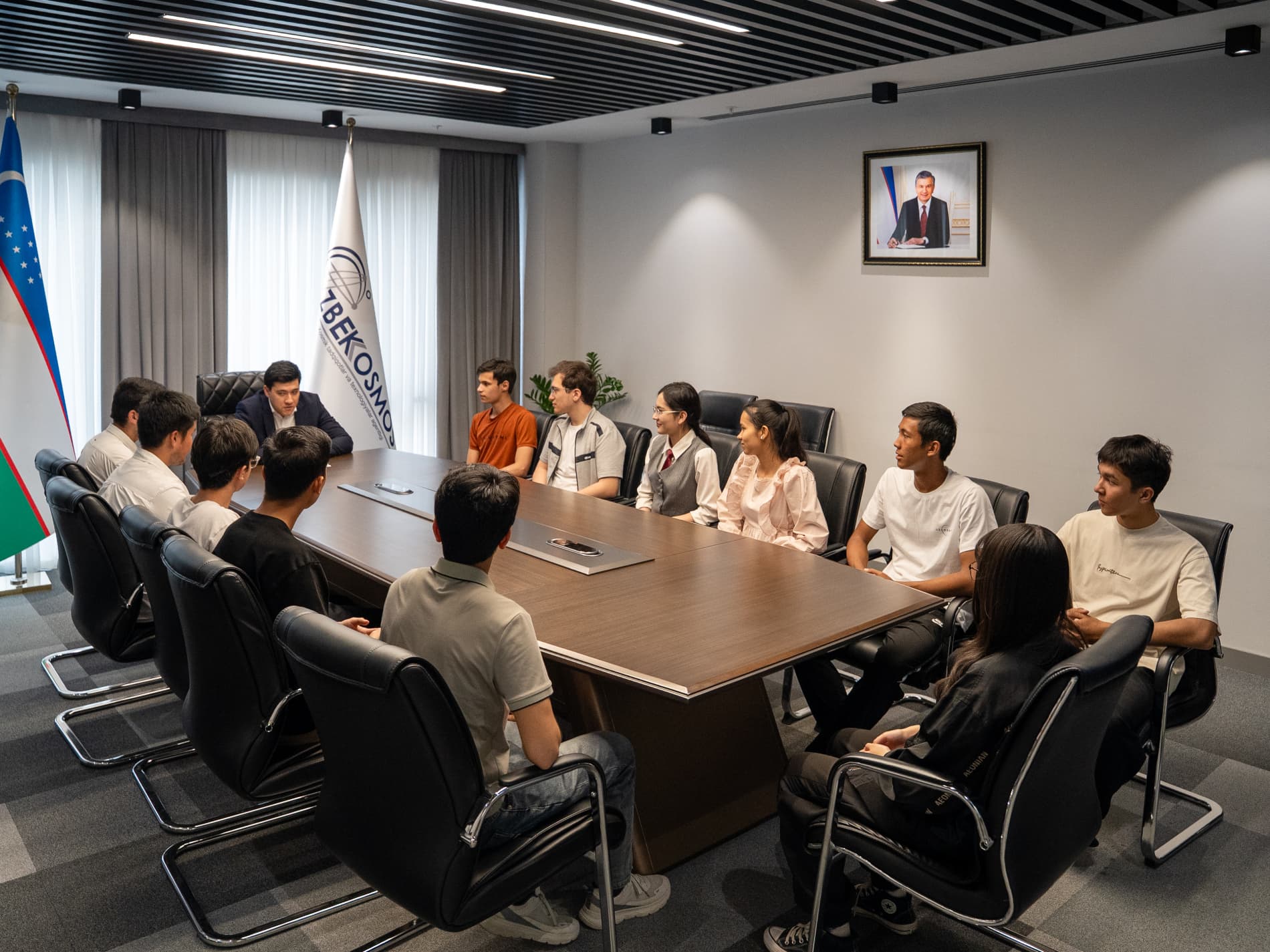 "O'zbekkosmos" agentligi rahbariyati “Space Club” yoshlari bilan uchrashishdi