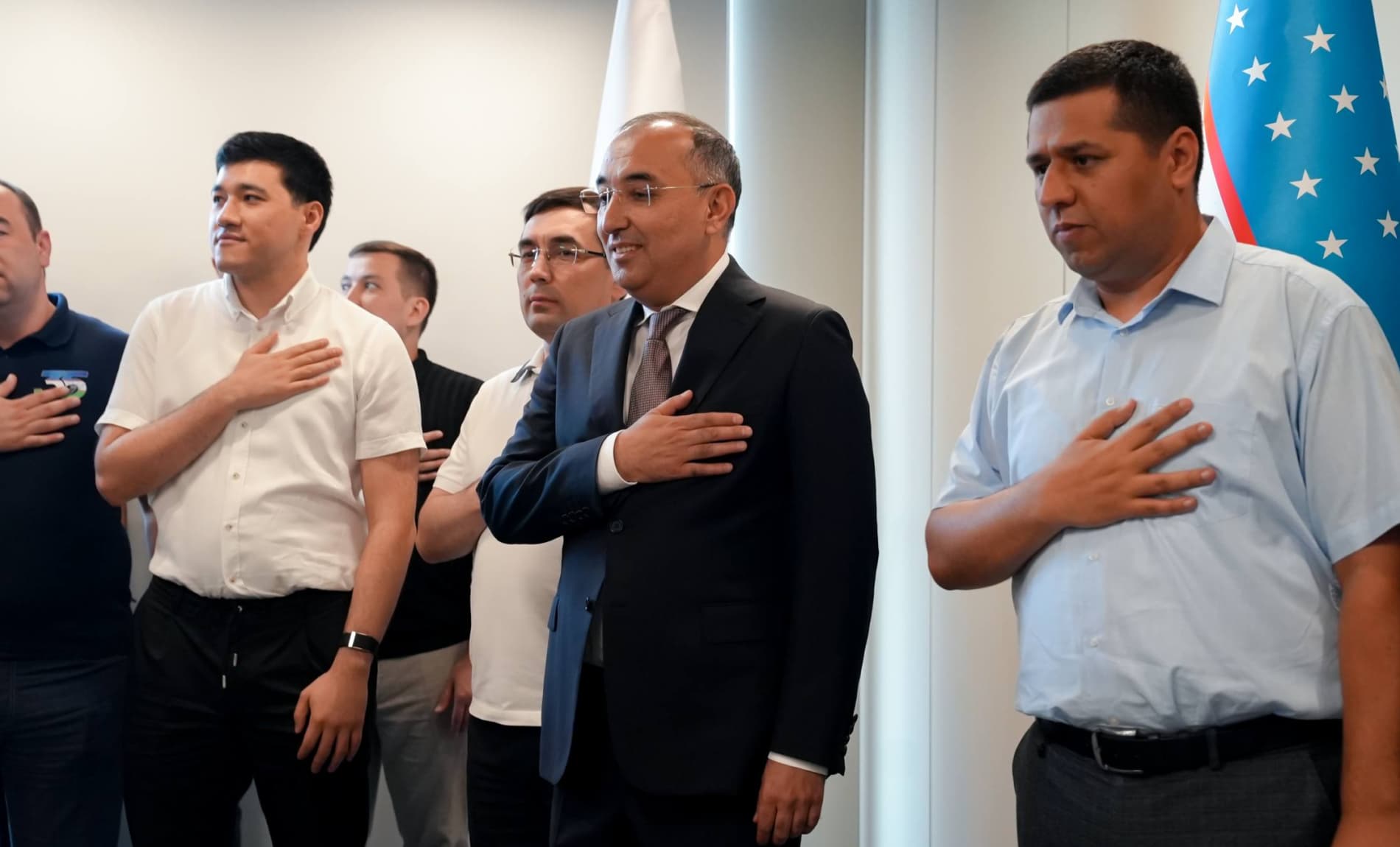 “O‘zbekkosmos” agentligi xodimlari esdalik nishonlari bilan taqdirlandi
