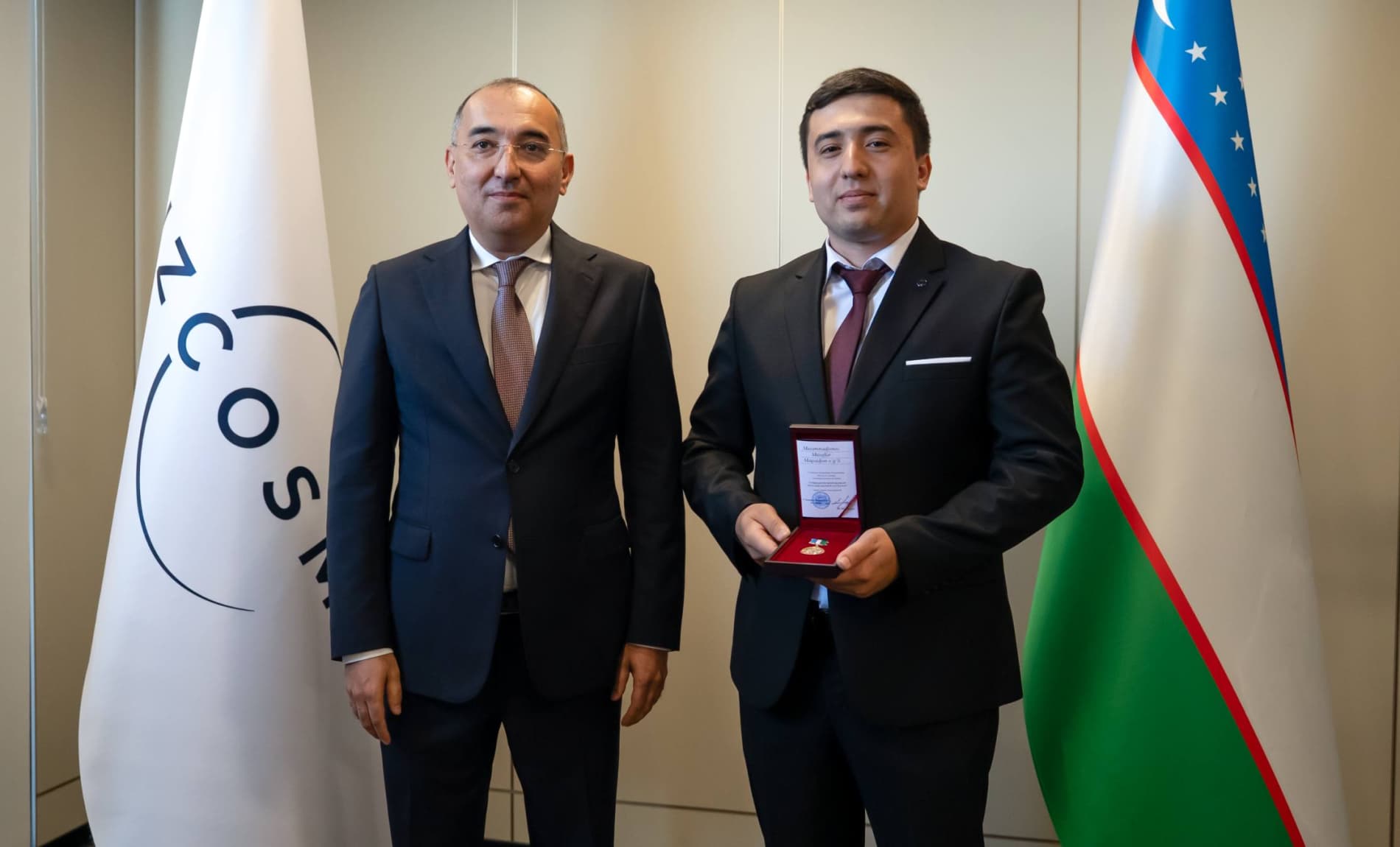 “O‘zbekkosmos” agentligi xodimlari esdalik nishonlari bilan taqdirlandi