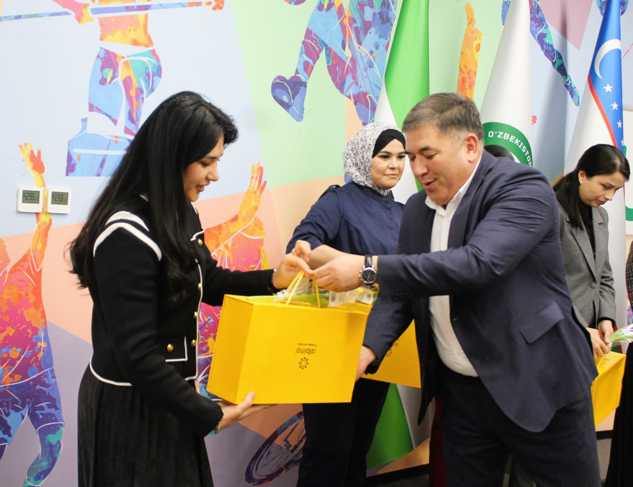 8-mart bayrami munosabati bilan Agentlik xotin-qizlariga ehtirom bildirildi