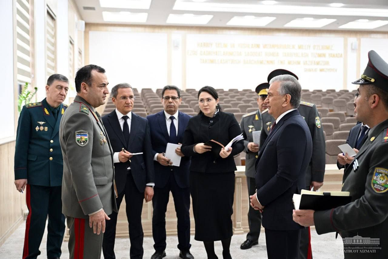 Президент Шавкат Мирзиёев 1 марта посетил военно-академический лицей имени Джалолиддина Мангуберды в городе Ургенче.