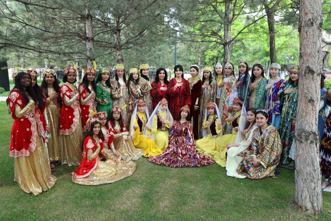 Адиблар хиёбонида "Миллий қадриятлар сайли" адабий-маърифий ҳафталиги бўлиб ўтди!