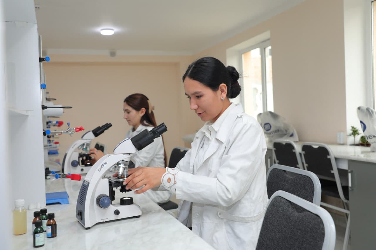 Вазири ўринбосари Жиззах вилоятидаги олий таълим муассасаларининг илмий ва инновацион фаолиятини кўздан кечирди