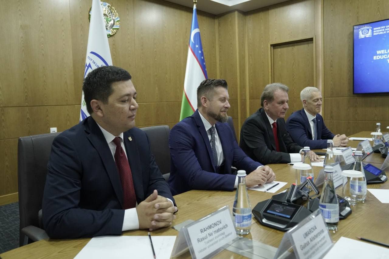 Вебстер университети президенти "Олий таълим аълочиси" кўкрак нишони билан тақдирланди