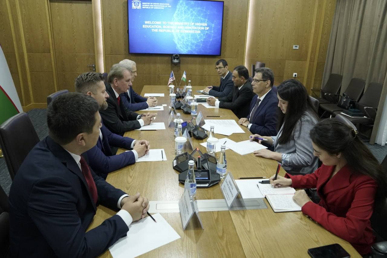 Вебстер университети президенти "Олий таълим аълочиси" кўкрак нишони билан тақдирланди