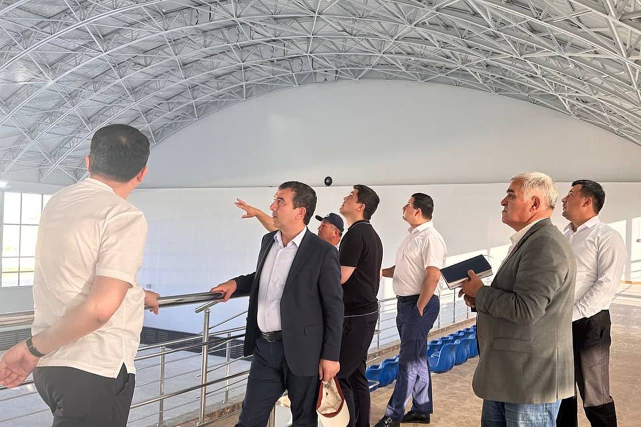 Заместитель министра ознакомился со строящимися зданиями и планируемыми проектами в вузах Бухары