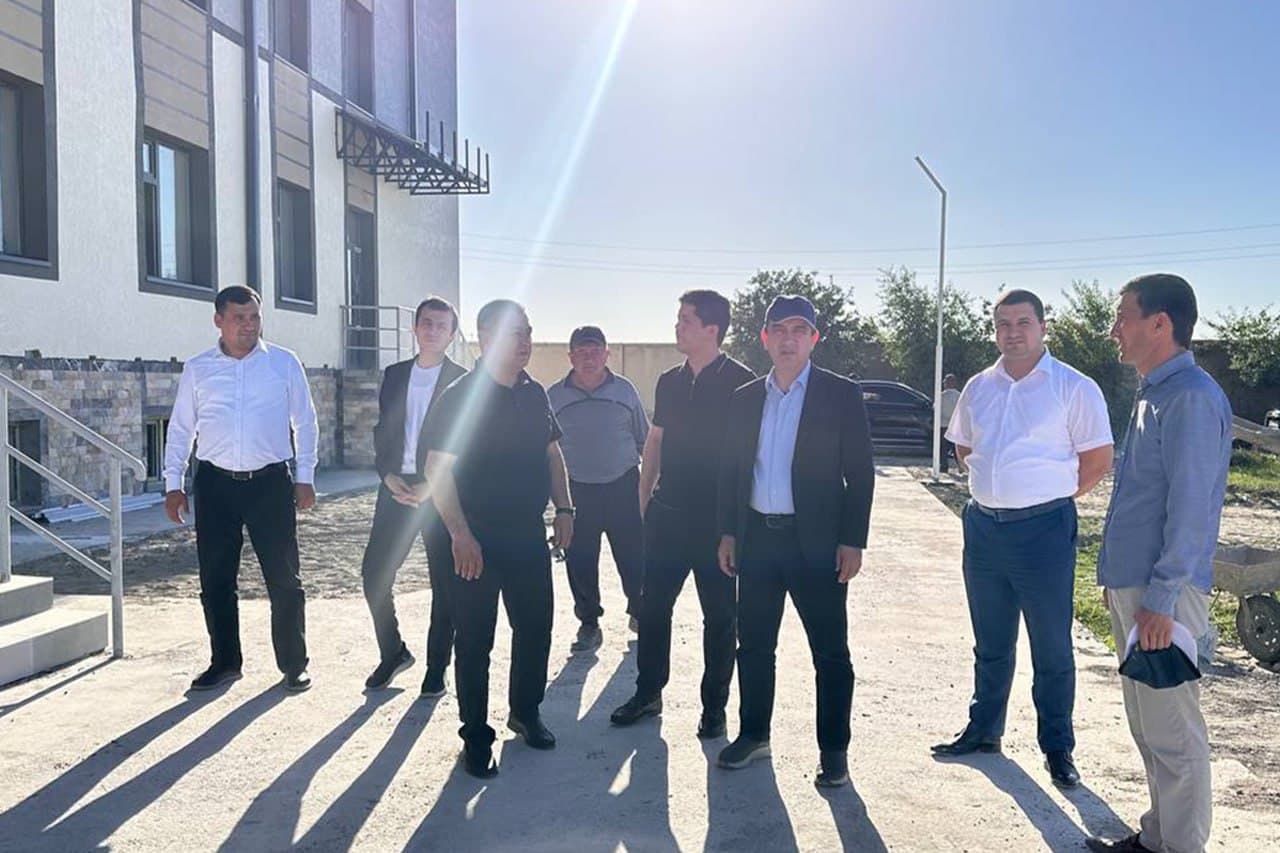 Заместитель министра ознакомился со строящимися зданиями и планируемыми проектами в вузах Бухары