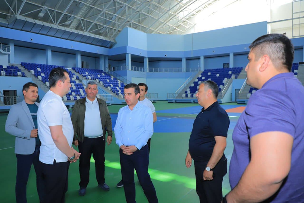 Заместитель министра ознакомился со строящимися зданиями и планируемыми проектами в вузах Бухары