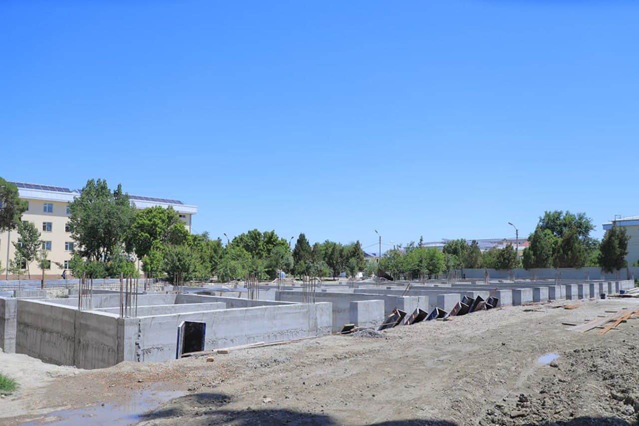 Заместитель министра ознакомился со строящимися зданиями и планируемыми проектами в вузах Бухары