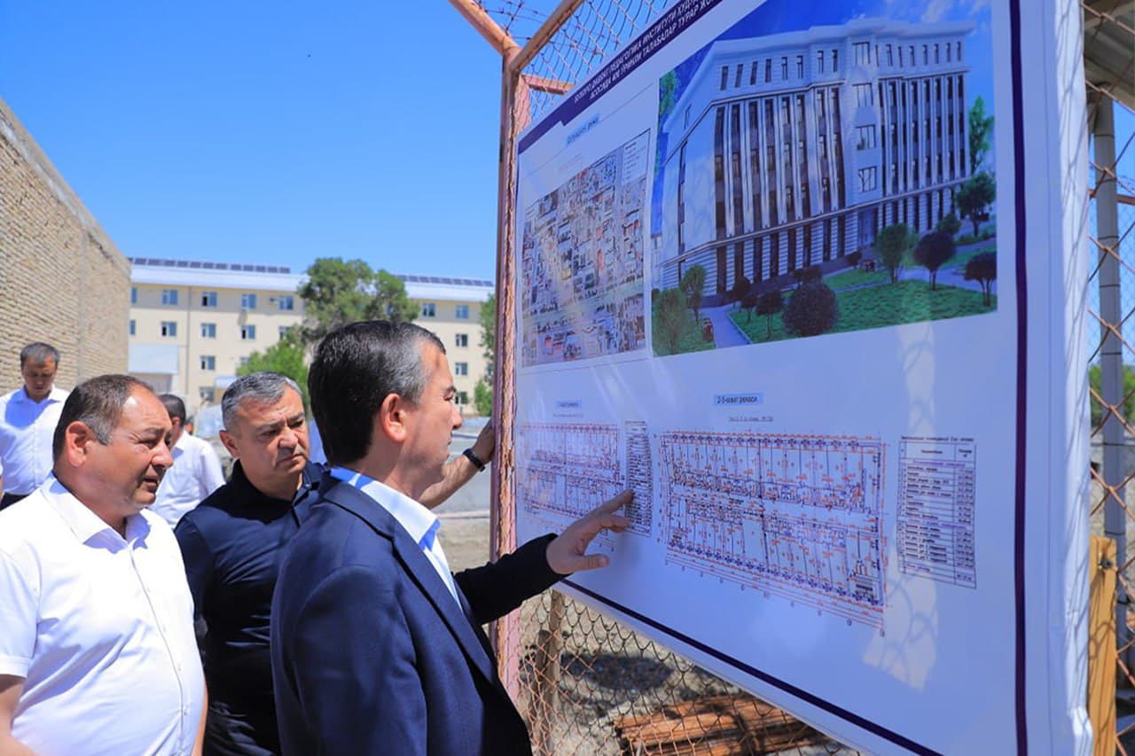 Заместитель министра ознакомился со строящимися зданиями и планируемыми проектами в вузах Бухары