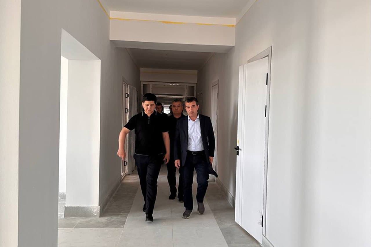 Заместитель министра ознакомился со строящимися зданиями и планируемыми проектами в вузах Бухары