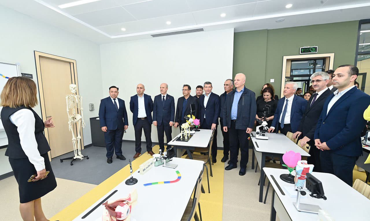 Oliy ta’lim, fan va innovatsiyalar vaziri Qorabog‘dagi Mirzo Ulug‘bek maktabiga tashrif buyurdi