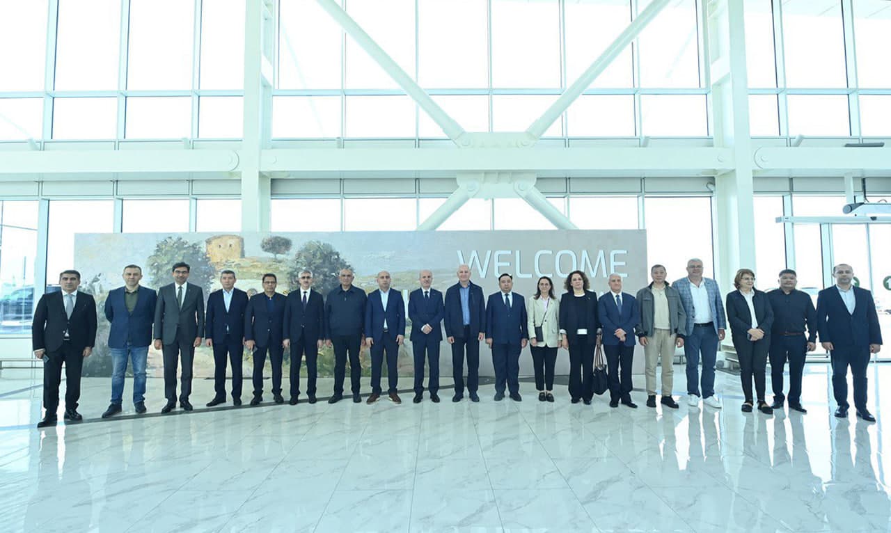 Oliy ta’lim, fan va innovatsiyalar vaziri Qorabog‘dagi Mirzo Ulug‘bek maktabiga tashrif buyurdi