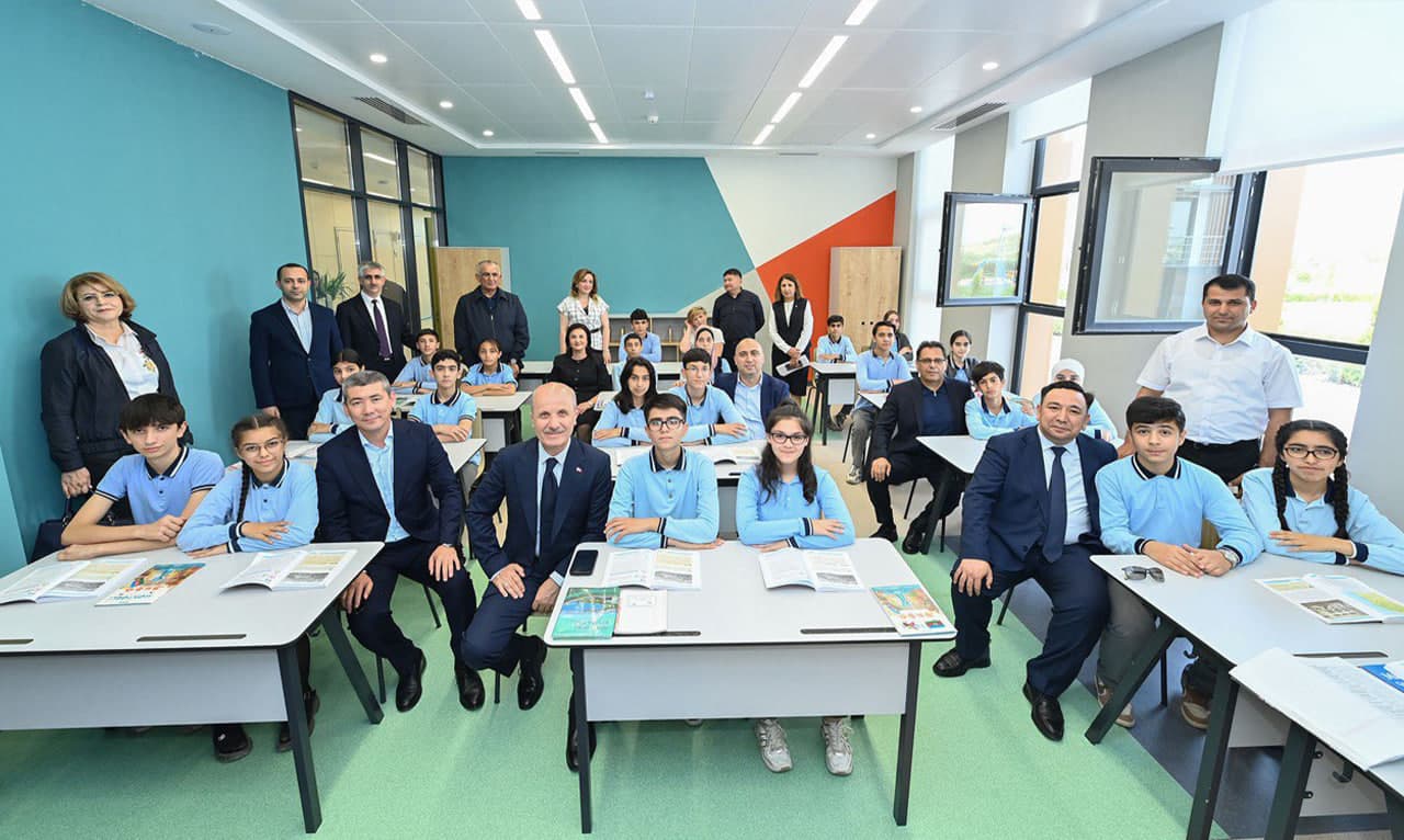 Oliy ta’lim, fan va innovatsiyalar vaziri Qorabog‘dagi Mirzo Ulug‘bek maktabiga tashrif buyurdi