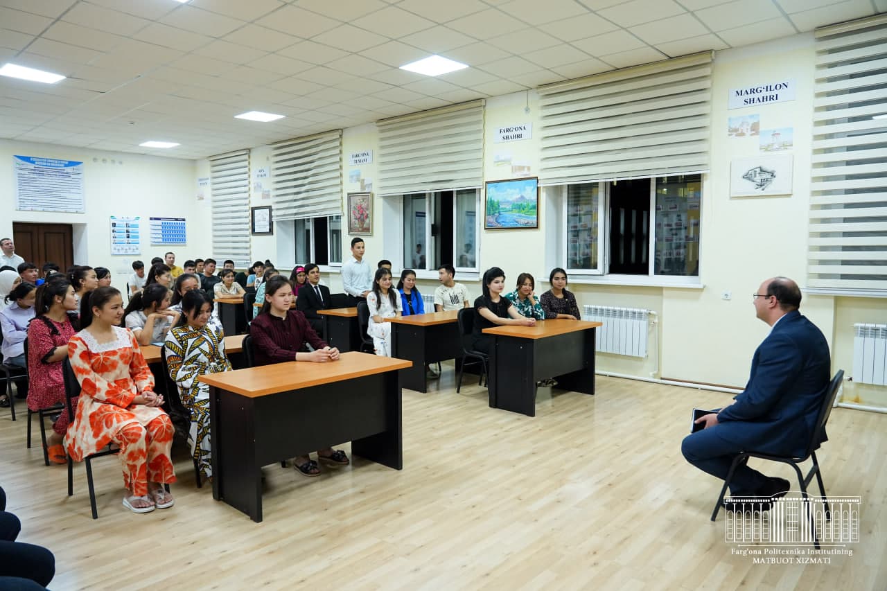 Заместитель министра высшего образования, науки и инноваций Отабек Махкамов посетил Ферганский политехнический институт