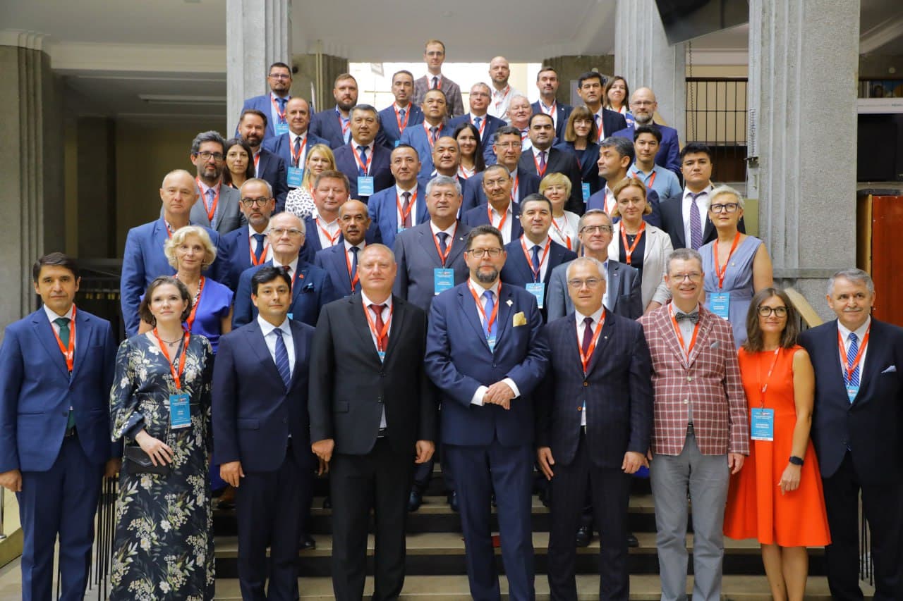 Polshada 40 dan ortiq OTM rahbarlari ishtirokida akademik davra suhbati tashkil etildi