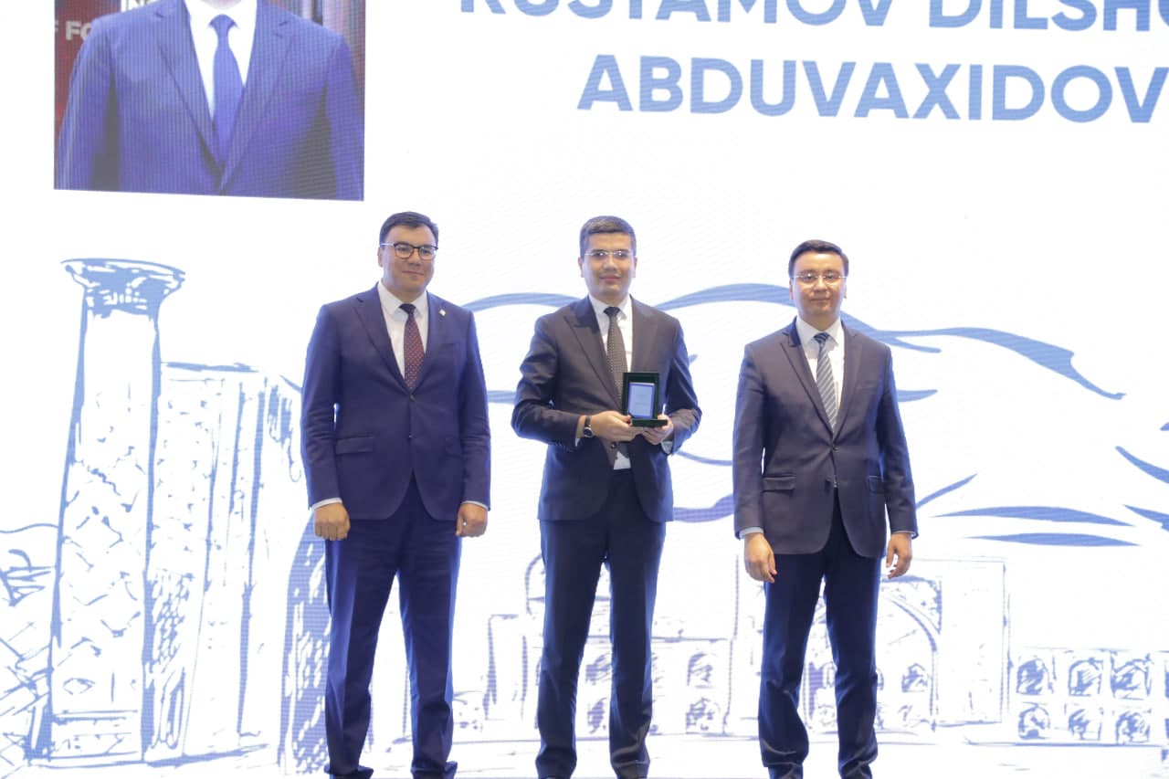 Туризм фидойилари тақдирланди