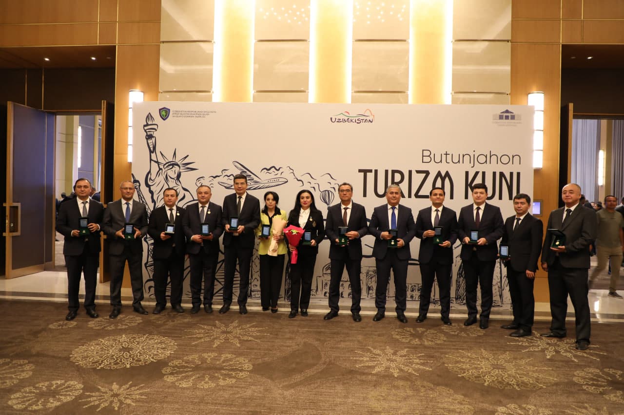 Туризм фидойилари тақдирланди