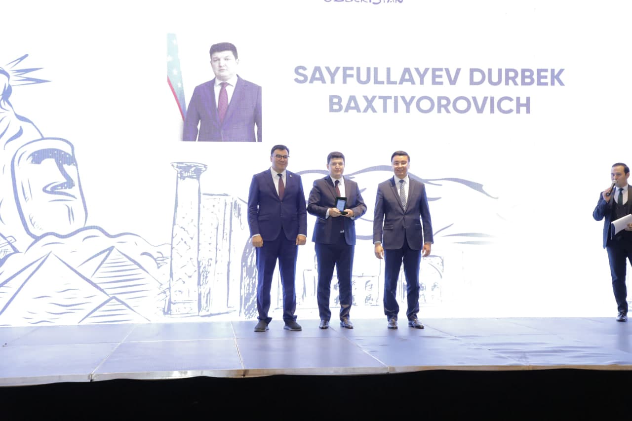 Туризм фидойилари тақдирланди