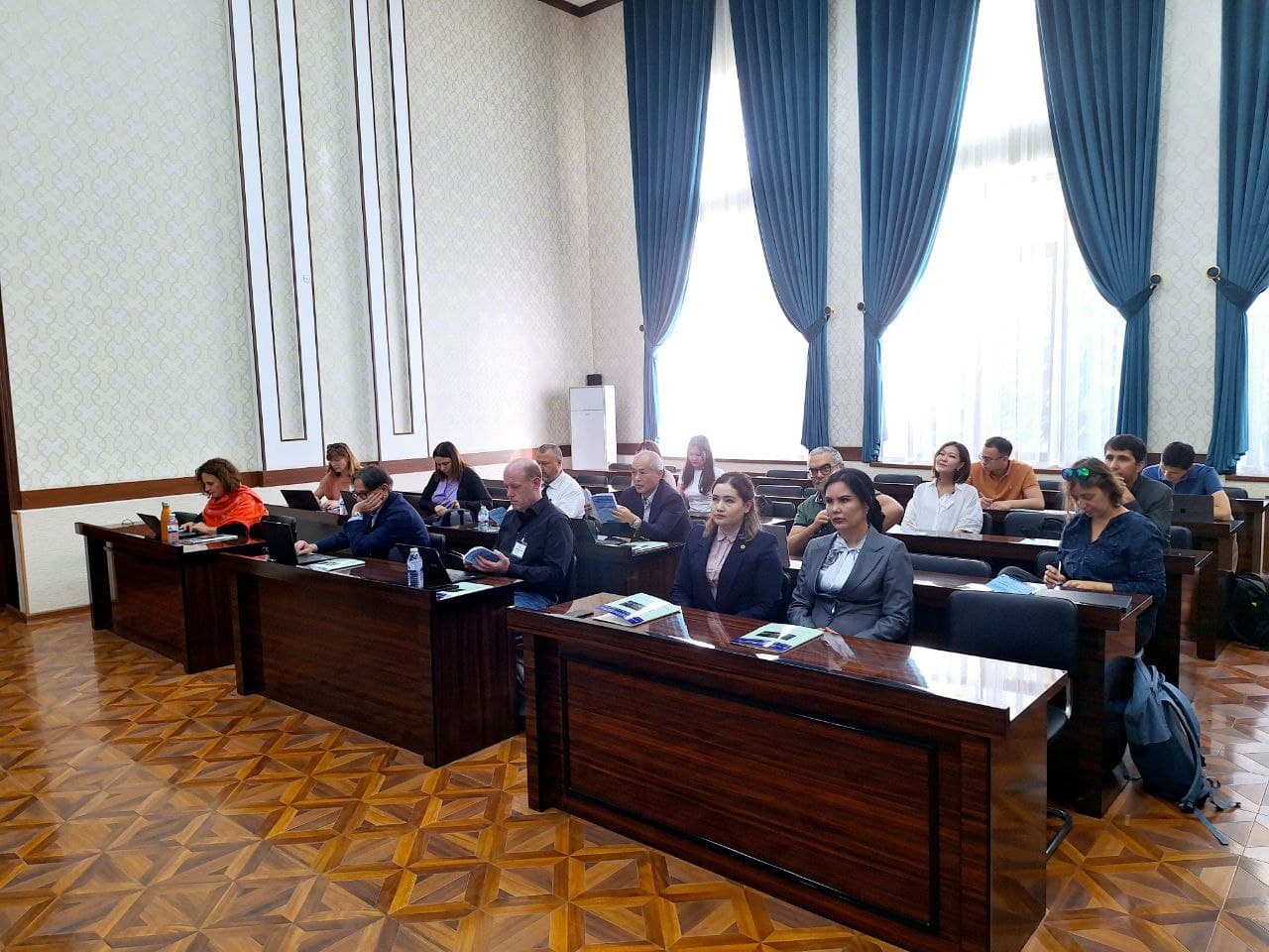 Жорий йилнинг 23-28-сентябрь кунлари UrDPI ташкилотчилигида дунёнинг 30 га яқин етук олимларини жамлаган "Янги авлод юпқа плёнкали фотоволтаик тизимлар учун илғор функционал материаллар" мавзусида халқаро илмий-амалий конференция бўлиб ўтмоқда.