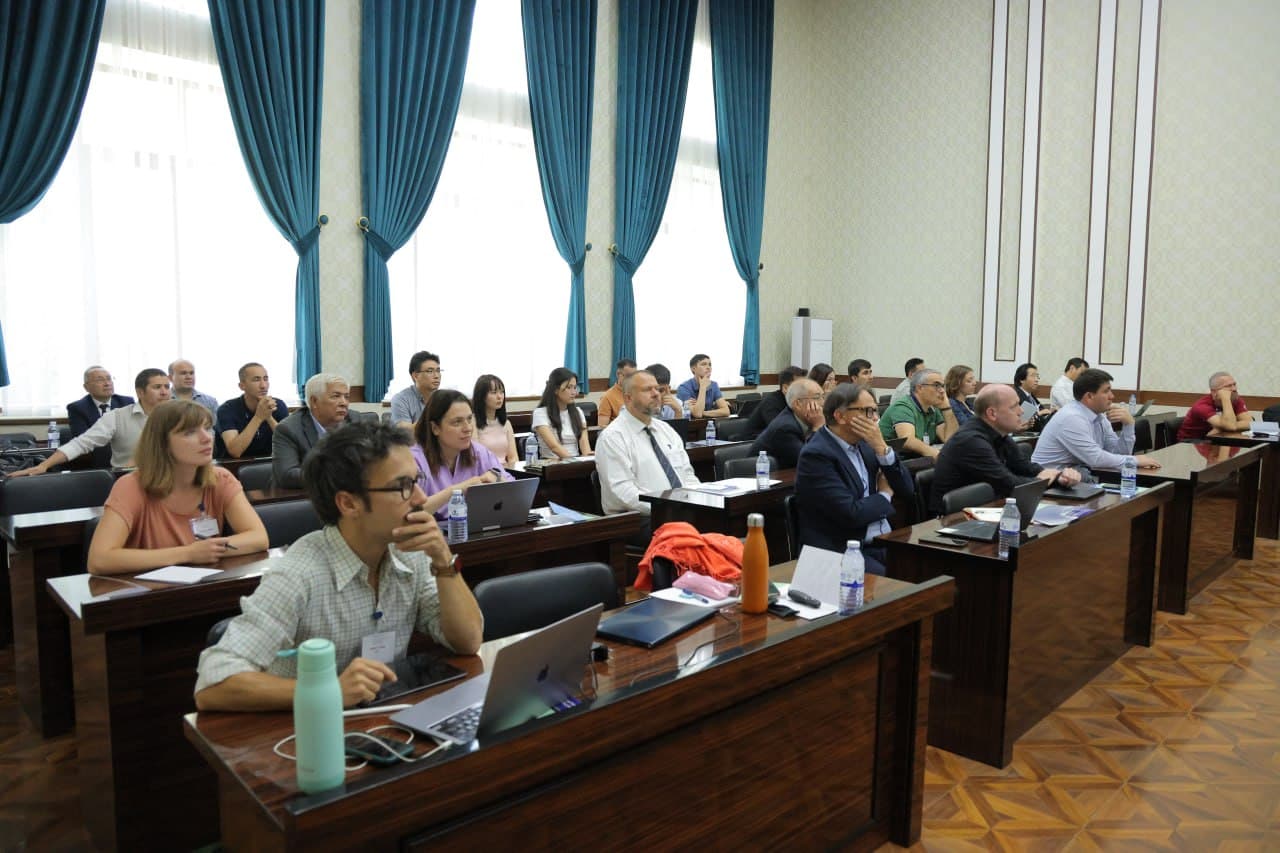 Жорий йилнинг 23-28-сентябрь кунлари UrDPI ташкилотчилигида дунёнинг 30 га яқин етук олимларини жамлаган "Янги авлод юпқа плёнкали фотоволтаик тизимлар учун илғор функционал материаллар" мавзусида халқаро илмий-амалий конференция бўлиб ўтмоқда.