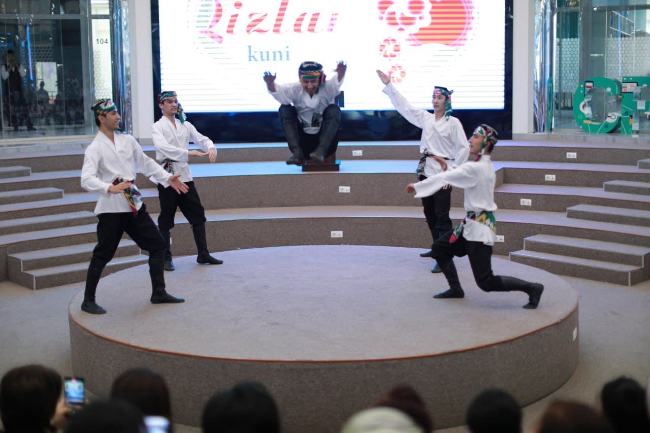 "Қизларжон" клуби республика форуми бўлиб ўтди