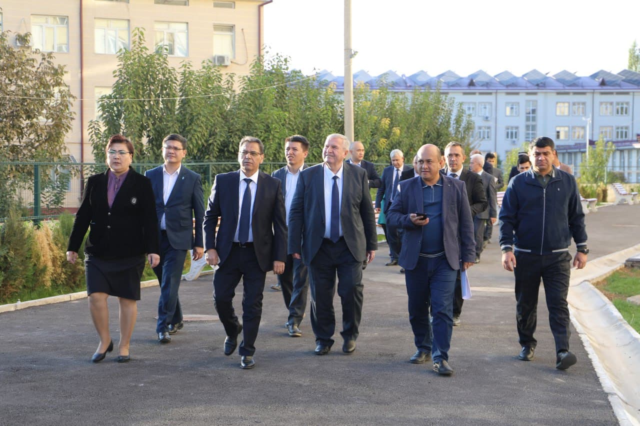 Vazir Chirchiq davlat pedagogika universiteti faoliyati bilan tanishdi