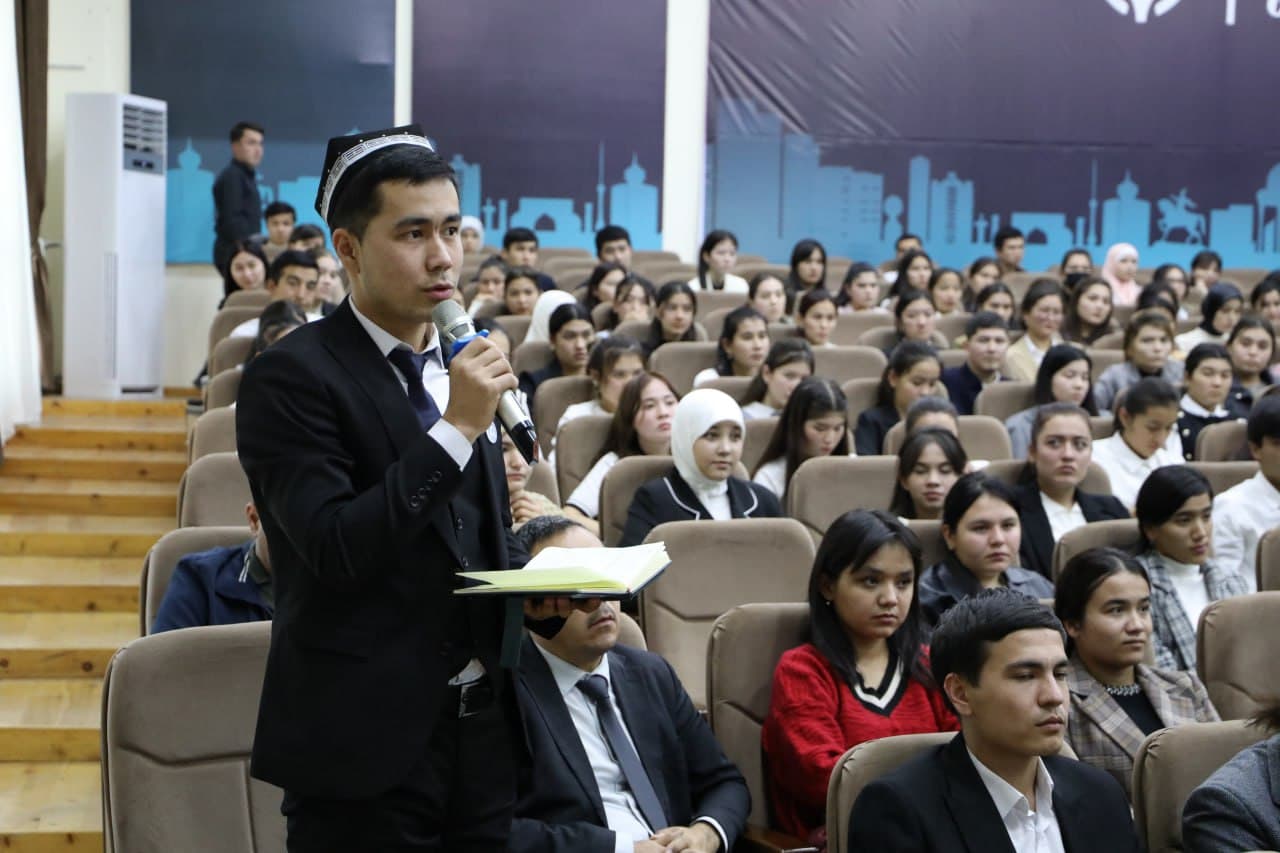 Vazir Chirchiq davlat pedagogika universiteti faoliyati bilan tanishdi