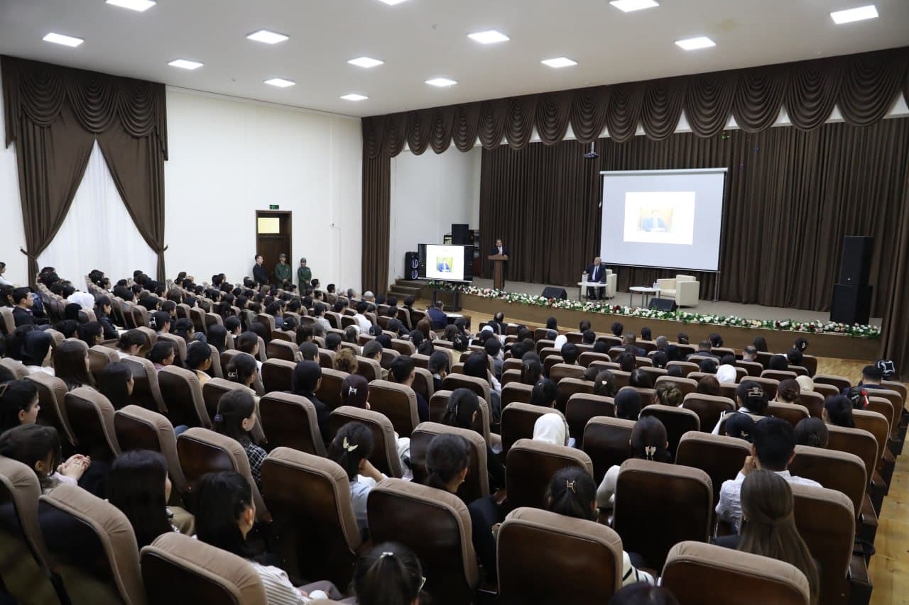 Vazir Chirchiq davlat pedagogika universiteti faoliyati bilan tanishdi