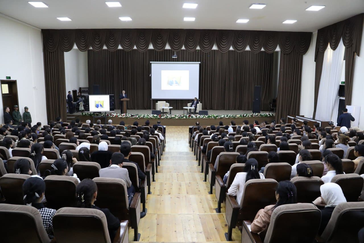 Vazir Chirchiq davlat pedagogika universiteti faoliyati bilan tanishdi