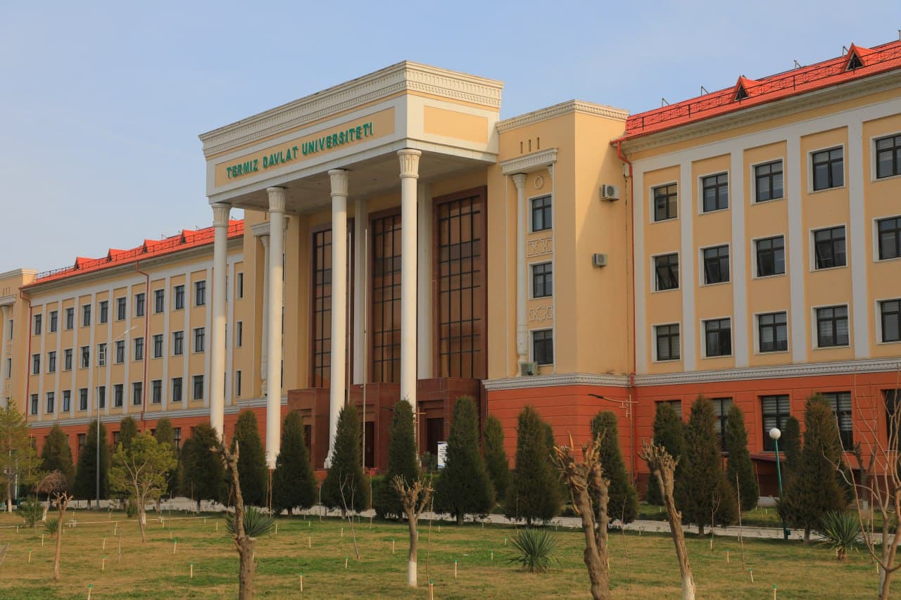 Surxondaryo viloyatiga xizmat safari davomida Oliy ta’lim, fan va innovatsiyalar vaziri o‘rinbosari Sarvarxon Buzrukxonov oliy ta’lim muassasalari rahbarlari bilan uchrashdi.