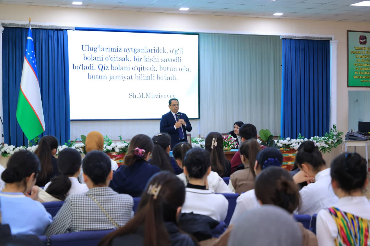 Bitiruvchi qizlar bilan ochiq muloqot o‘tkazildi