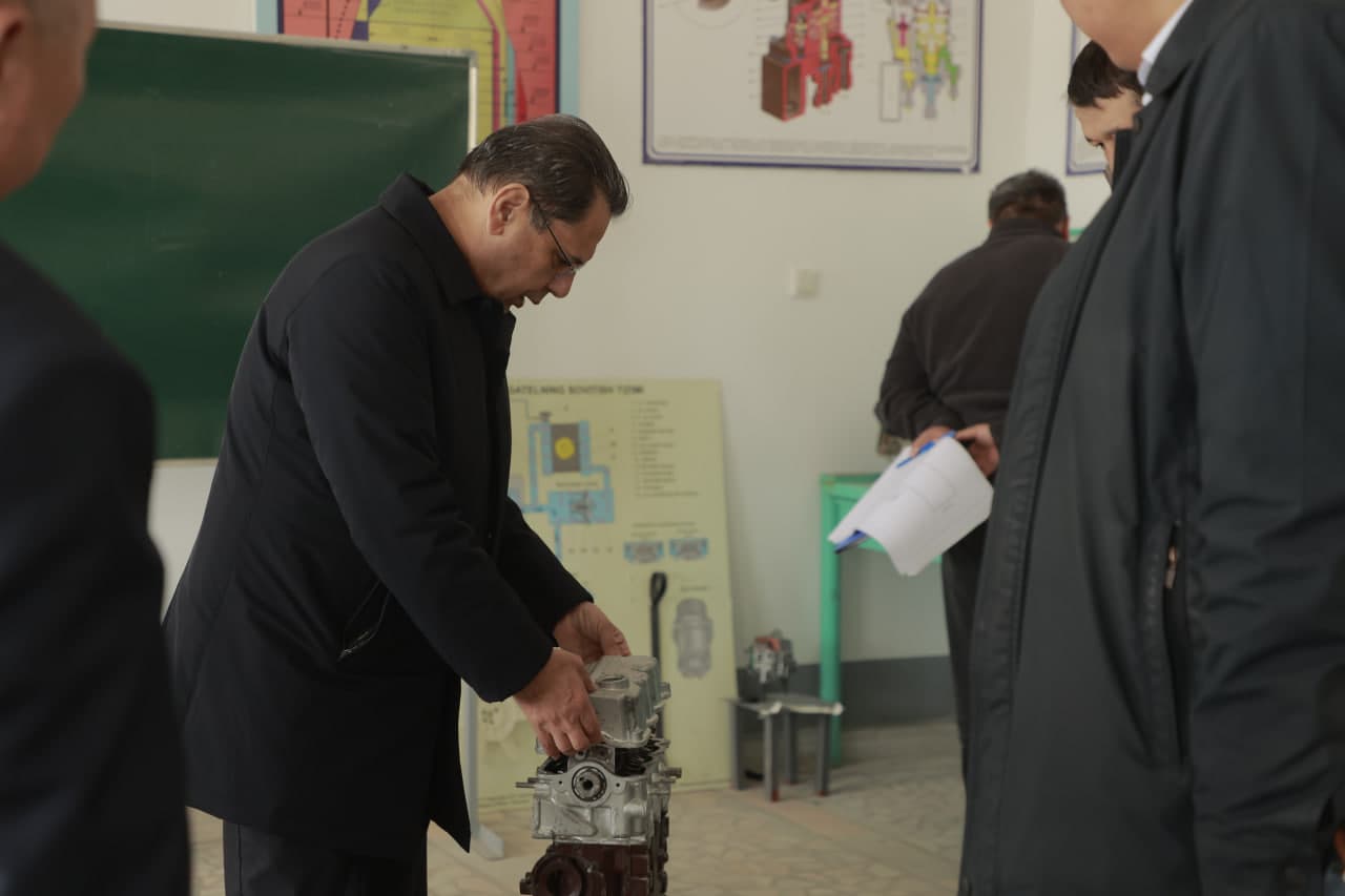 Vazir Nukus shahar 1-sonli politexnikumiga tashrif buyurdi
