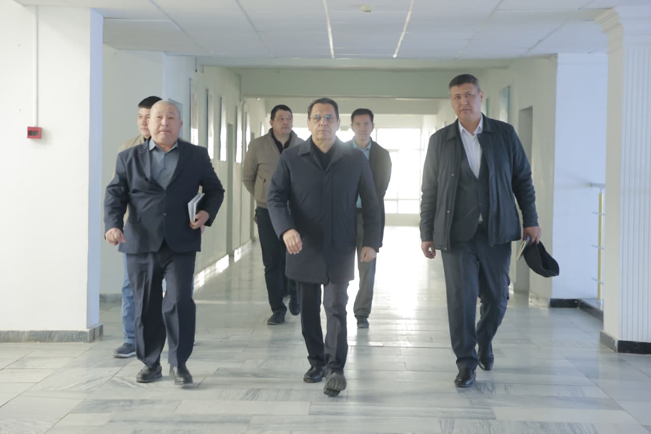 Vazir Nukus shahar 1-sonli politexnikumiga tashrif buyurdi