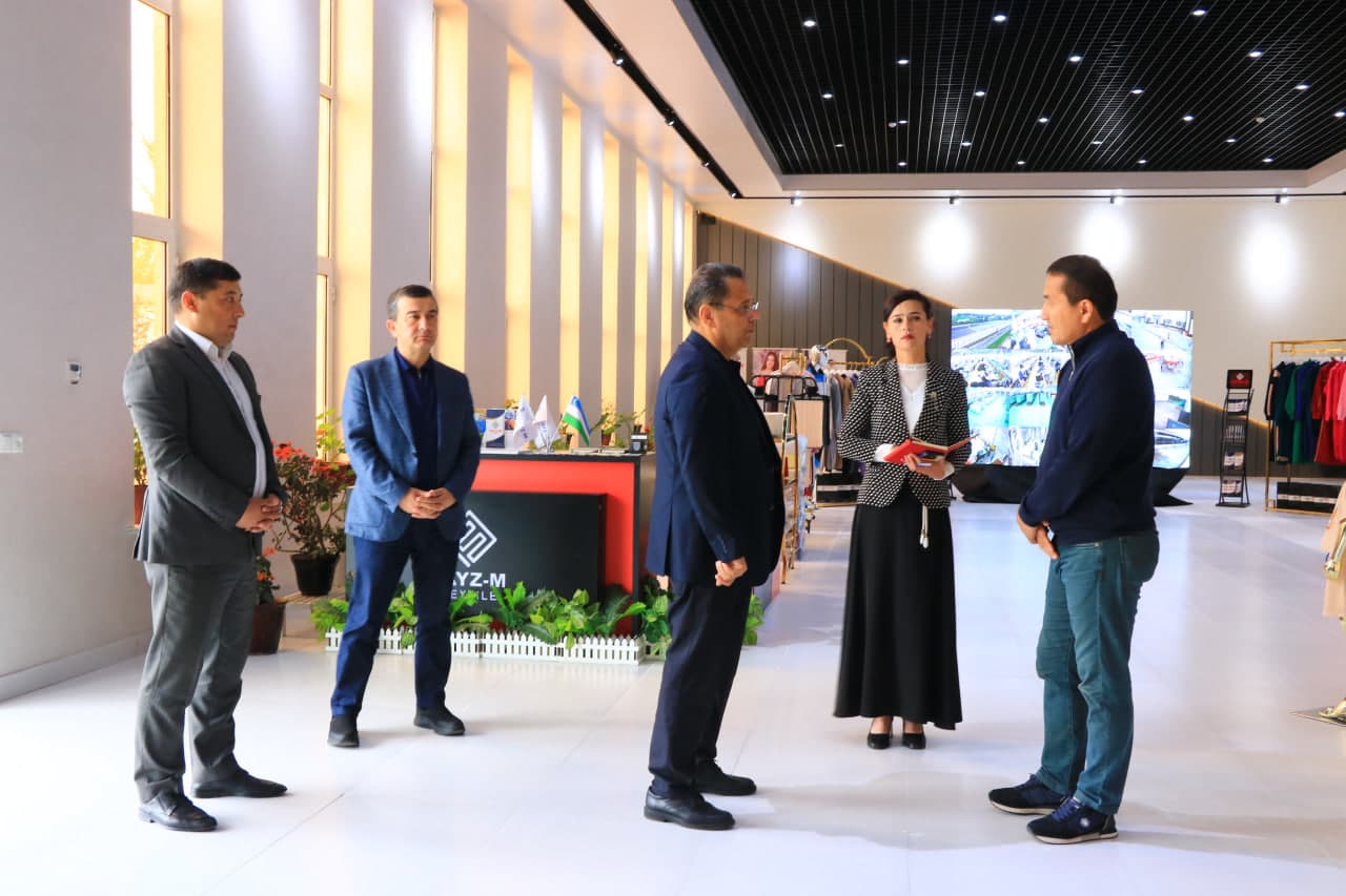 Vazir Andijonda dual taʼlimdagi yoshlar bilan uchrashdi