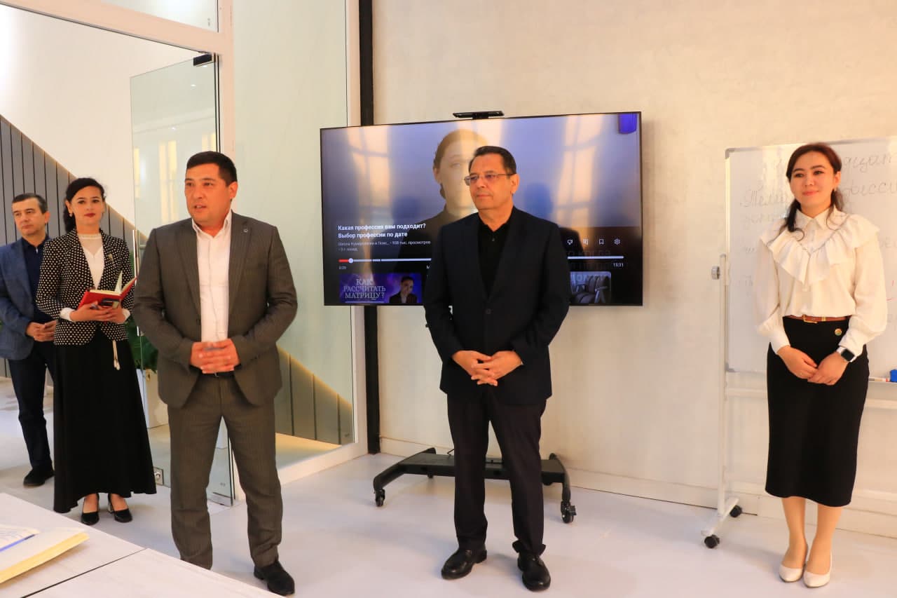 Vazir Andijonda dual taʼlimdagi yoshlar bilan uchrashdi