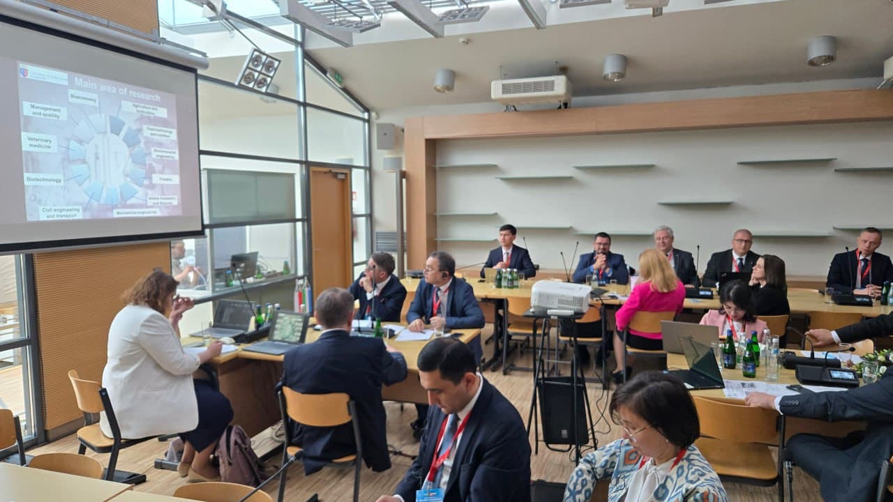 Polsha va Oʻzbekiston oliy taʼlim muassasalari rektorlari II forumi yalpi yig‘ilish va sessiyalar bilan davom etdi