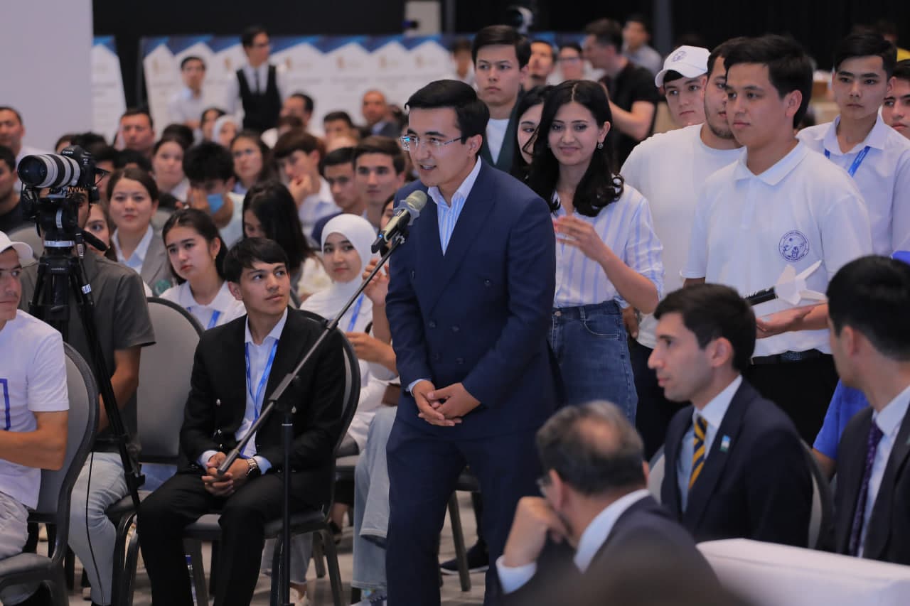 Rahbar va talaba-yoshlar uchrashuvi bo‘lib o‘tdi