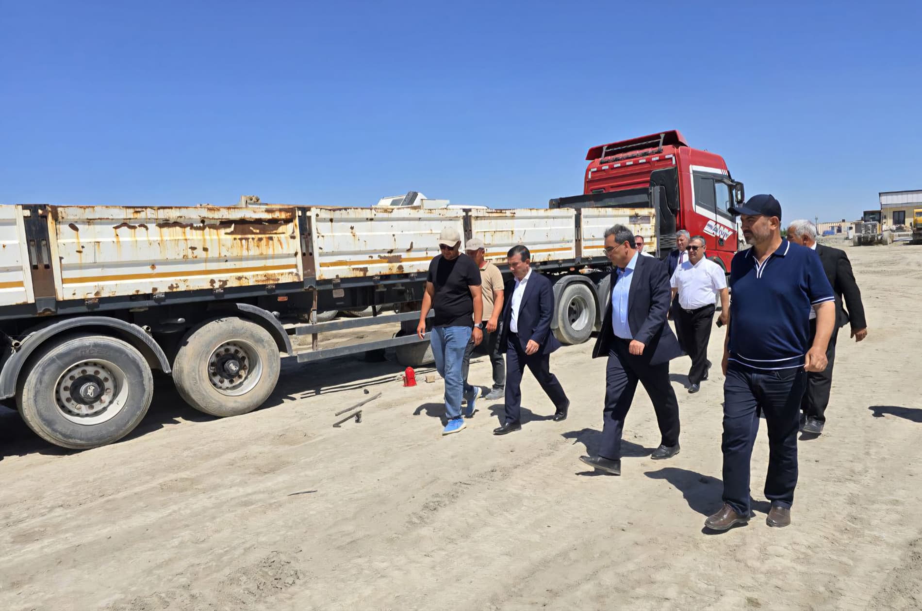 Buxoro davlat universitetining yangi kampusi qurilishi joyiga chiqib o‘rganildi