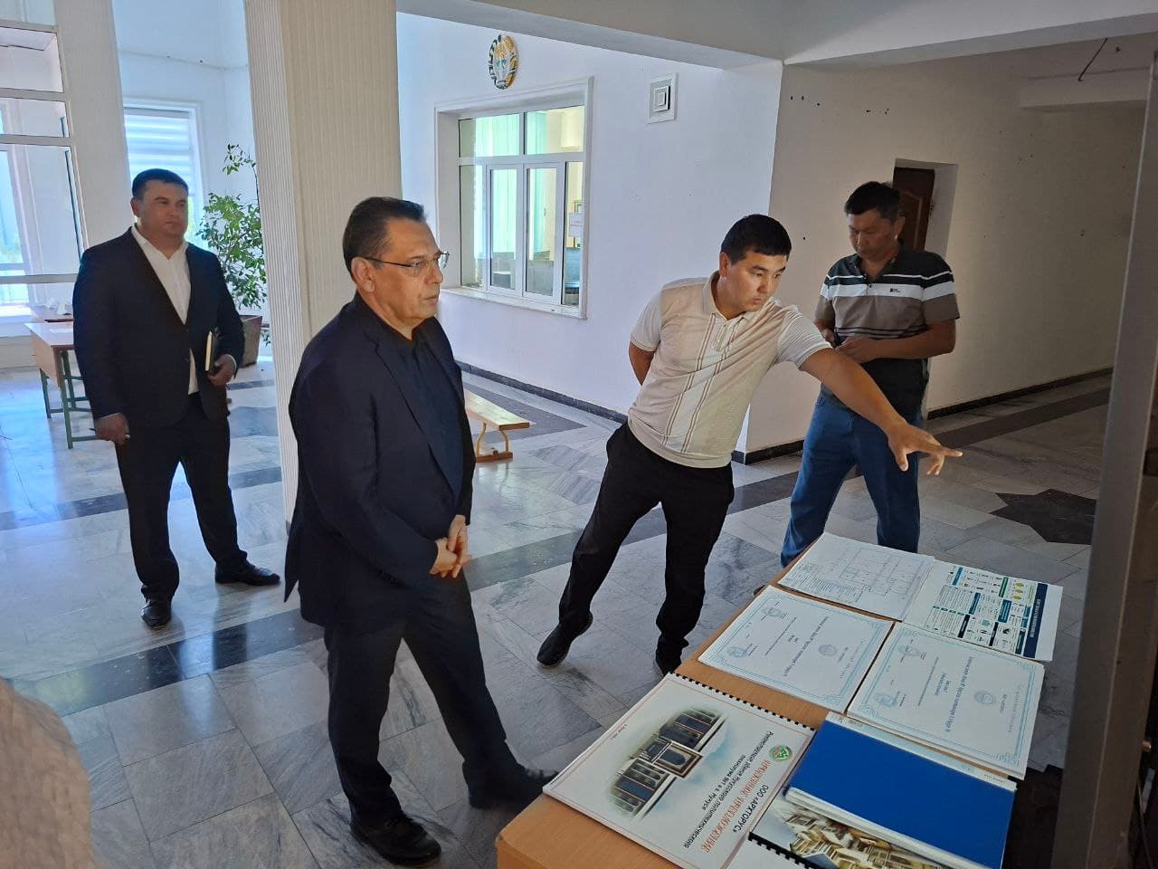 Vazir Nukus shahridagi test sinovlari jarayoni va politexnikum faoliyati bilan yaqindan tanishdi