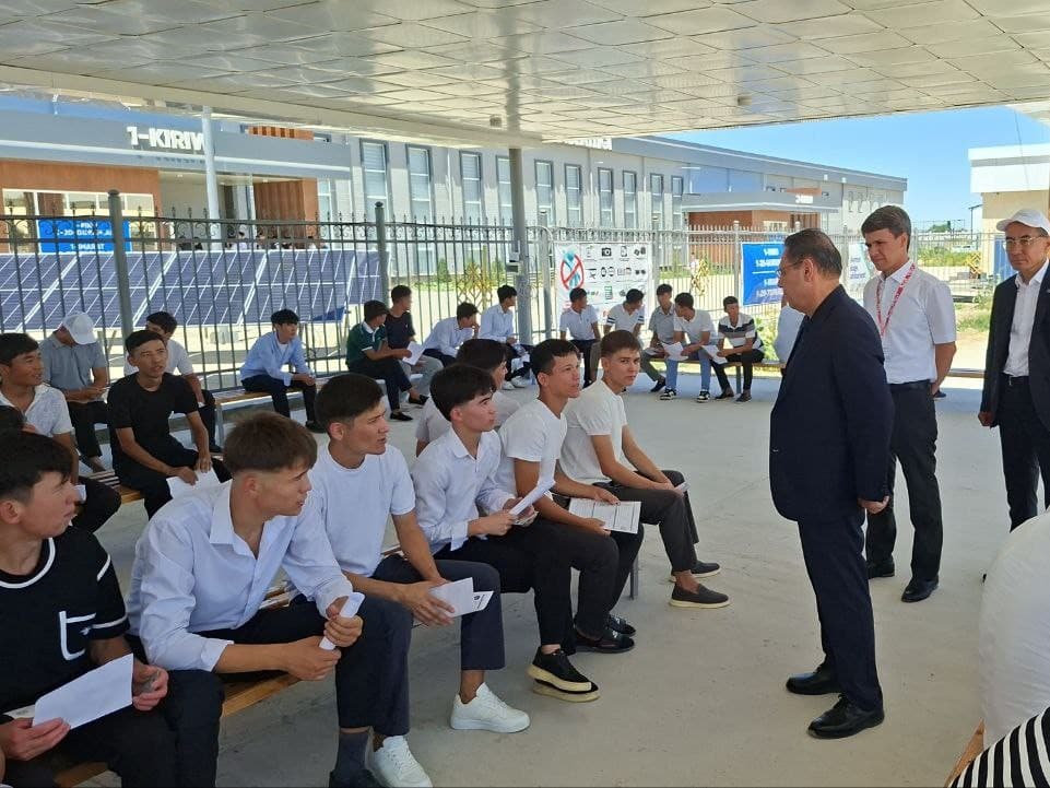 Vazir Nukus shahridagi test sinovlari jarayoni va politexnikum faoliyati bilan yaqindan tanishdi