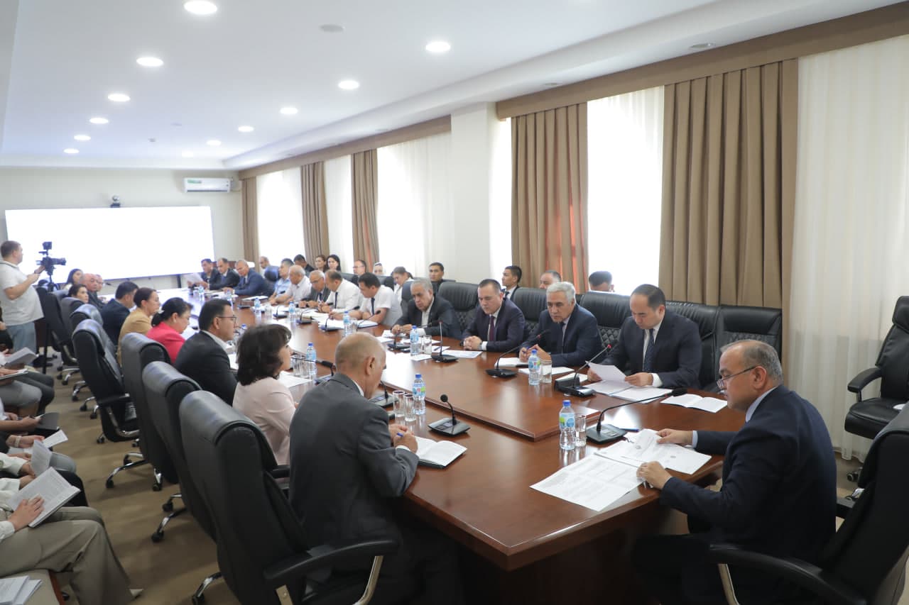 Pedagog xodimlar malakasini oshirish tizimini takomillashtirish masalalari muhokama qilindi