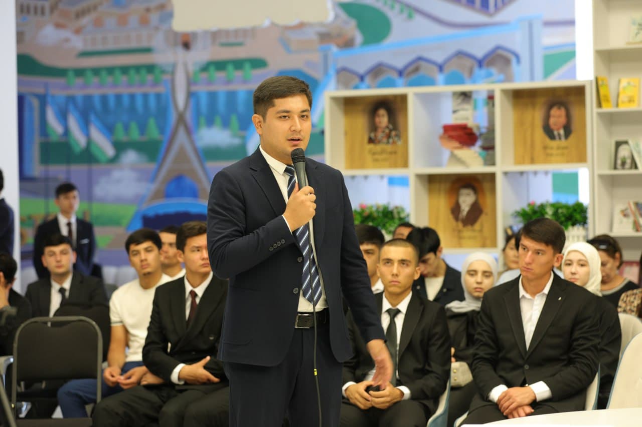 Bugun Toshkent shahridagi Yoshlar ijod saroyida “Rahbar va yoshlar uchrashuvi” bo‘lib o‘tdi