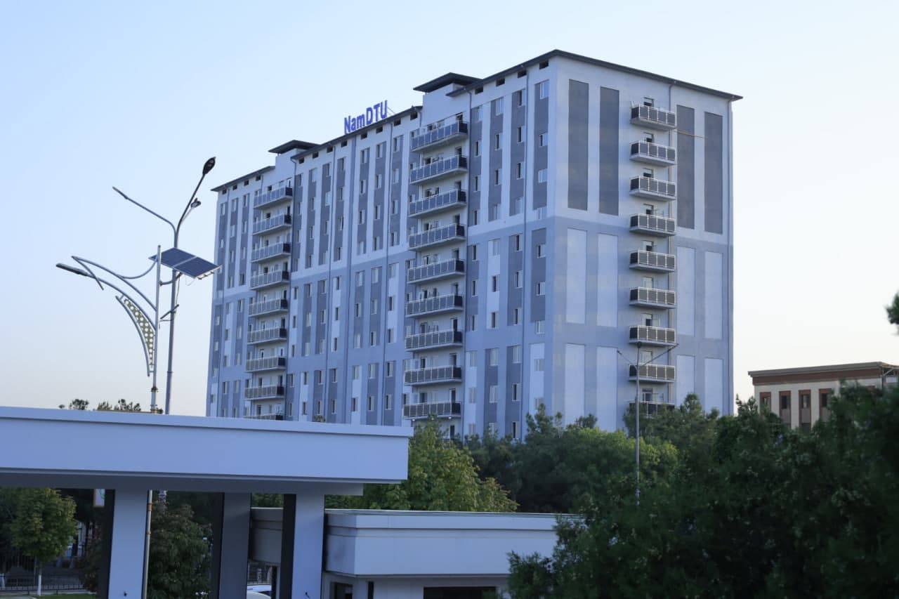Vazir Namangan davlat texnika universitetida DXSH asosida qurilgan yangi talabalar turarjoyi bilan tanishdi
