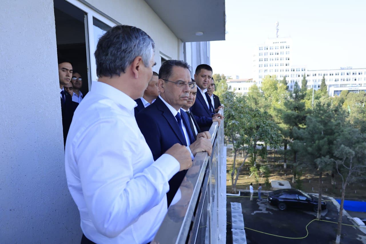 Vazir Namangan davlat texnika universitetida DXSH asosida qurilgan yangi talabalar turarjoyi bilan tanishdi