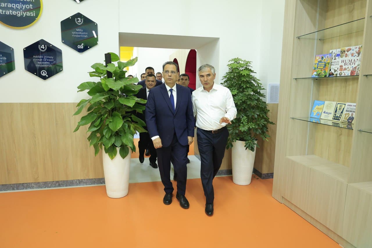 Vazir Namangan davlat texnika universitetida DXSH asosida qurilgan yangi talabalar turarjoyi bilan tanishdi