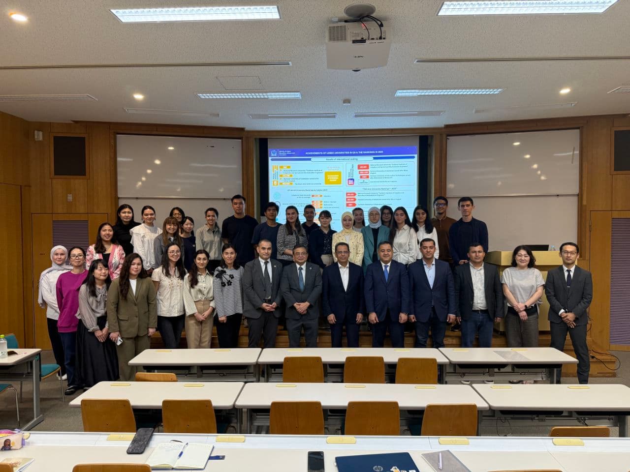 Vazir Yaponiyada yoshlar bilan uchrashdi