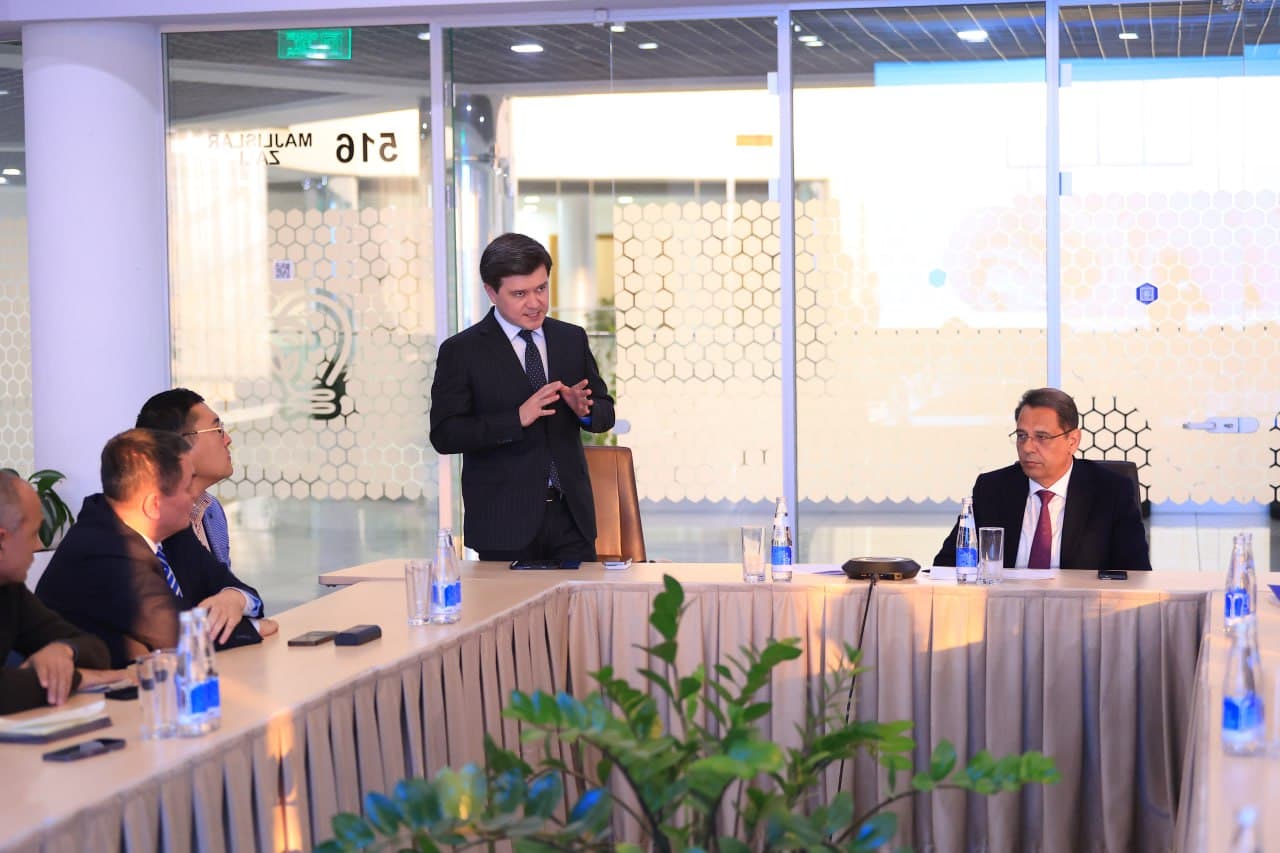 Vazir OTM psixologlari bilan davra suhbati o‘tkazdi