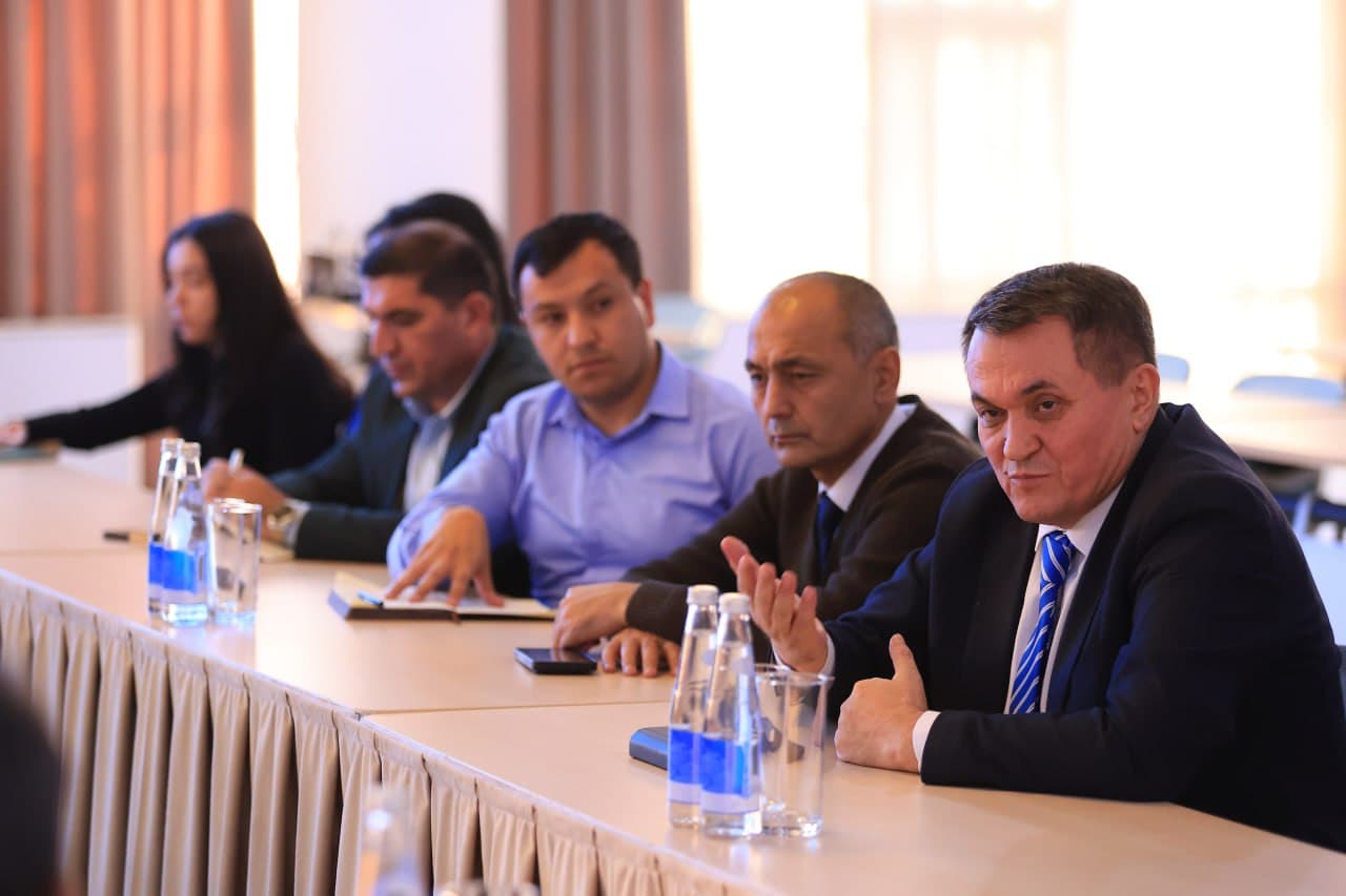 Vazir OTM psixologlari bilan davra suhbati o‘tkazdi