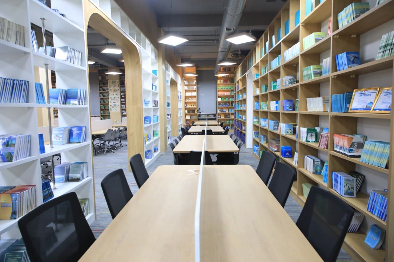 Vazir SamDAQUning yangi oʻquv binosida boʻldi